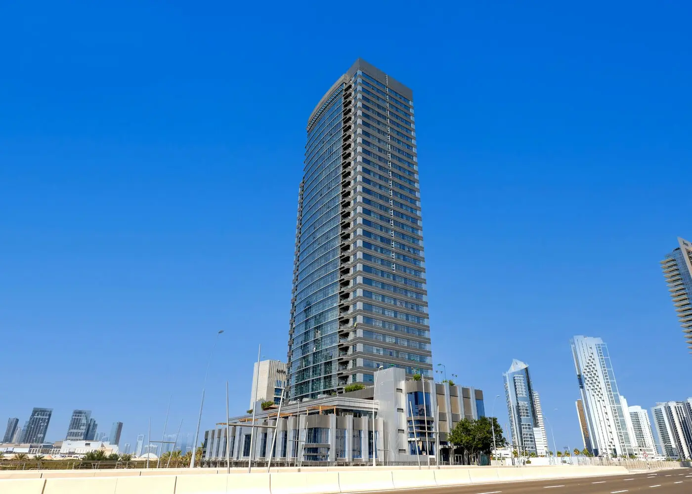 Spacious luxury apartment living room with floor-to-ceiling windows inside Al Wifaq Tower, Al Reem Island, Abu Dhabi.